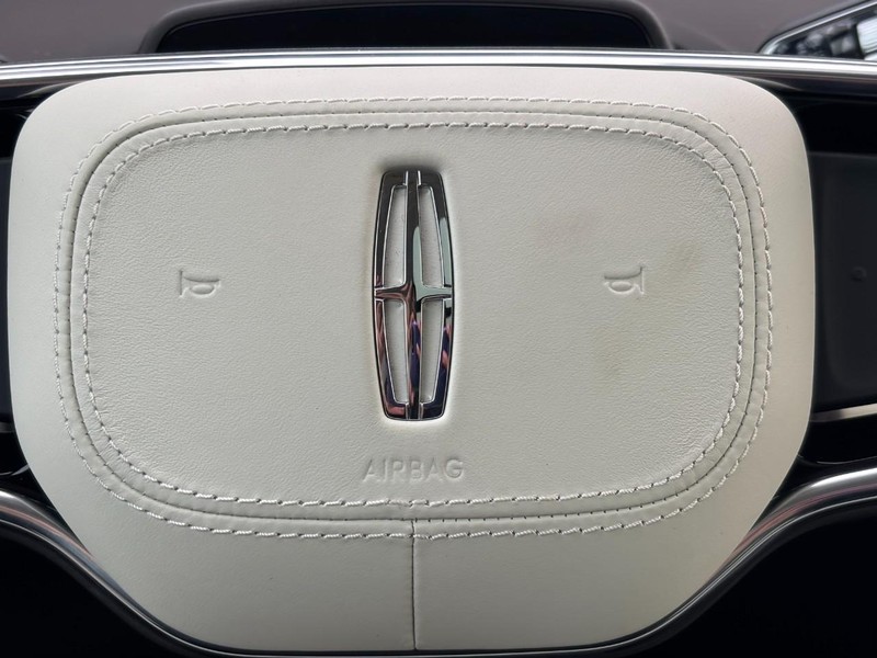 Lincoln Nautilus Vehicle Full-screen Gallery Image 20