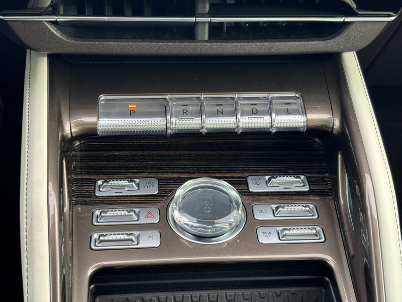 Lincoln Nautilus Vehicle Full-screen Gallery Image 26