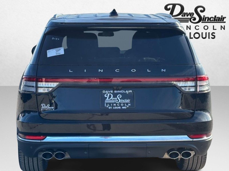 Lincoln Aviator Vehicle Full-screen Gallery Image 06