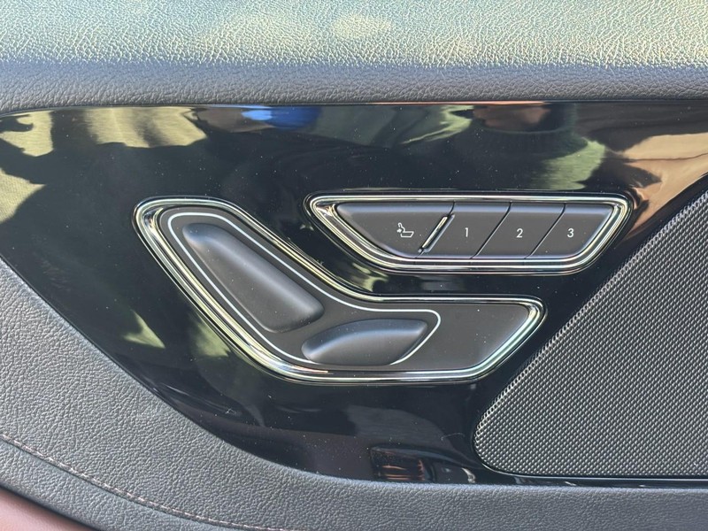 Lincoln Aviator Vehicle Full-screen Gallery Image 17