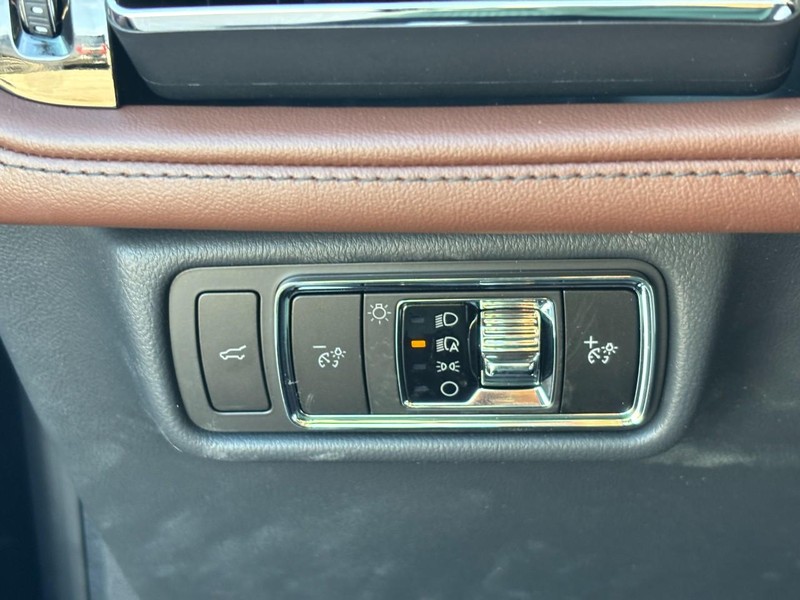 Lincoln Aviator Vehicle Full-screen Gallery Image 19