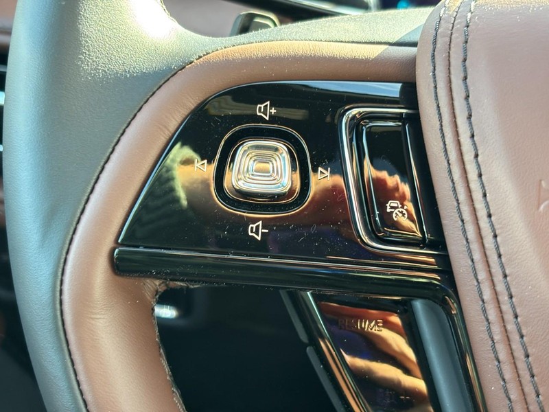 Lincoln Aviator Vehicle Full-screen Gallery Image 20