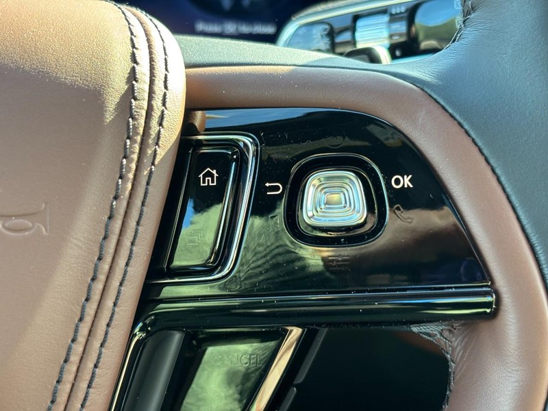 Lincoln Aviator Vehicle Full-screen Gallery Image 22