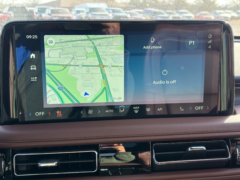 Lincoln Aviator Vehicle Full-screen Gallery Image 24