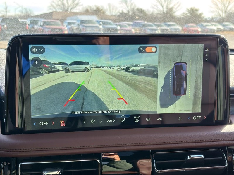 Lincoln Aviator Vehicle Full-screen Gallery Image 25