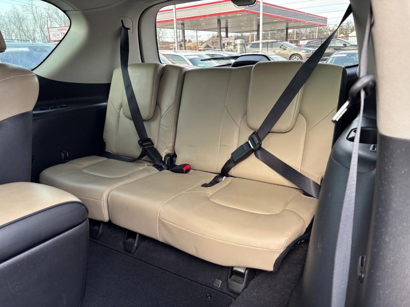 INFINITI QX80 Vehicle Full-screen Gallery Image 11