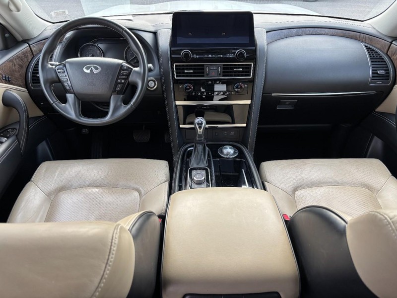 INFINITI QX80 Vehicle Full-screen Gallery Image 13