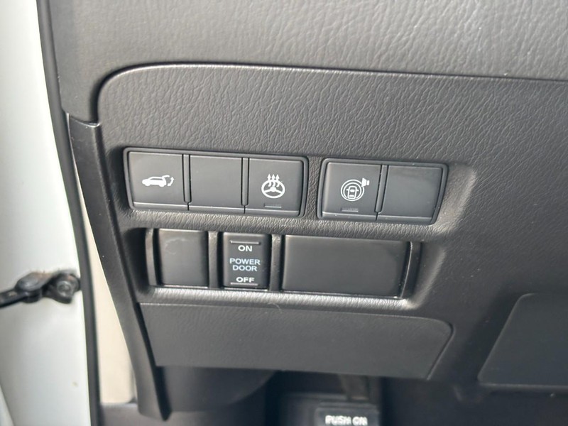 INFINITI QX80 Vehicle Full-screen Gallery Image 19