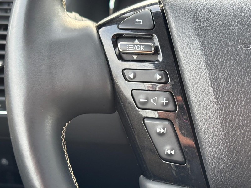 INFINITI QX80 Vehicle Full-screen Gallery Image 20