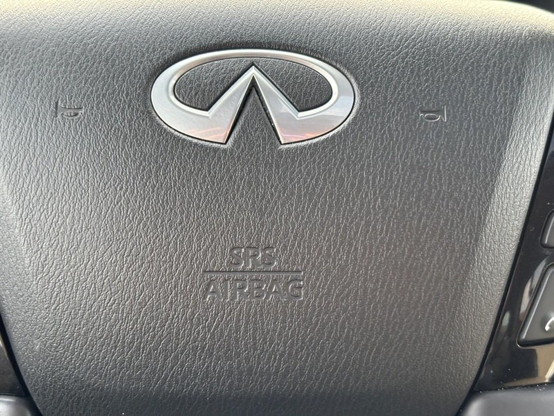 INFINITI QX80 Vehicle Full-screen Gallery Image 21