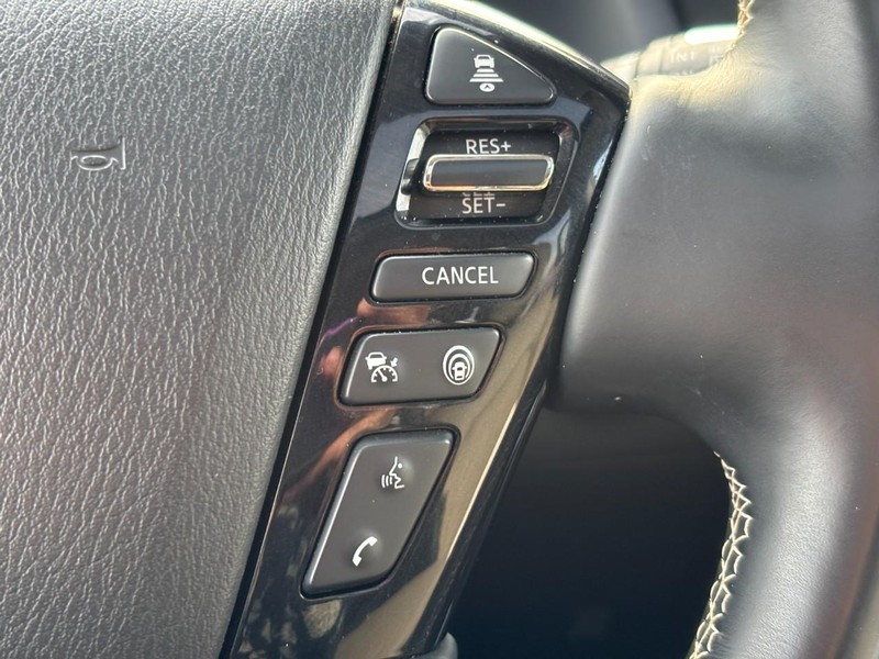 INFINITI QX80 Vehicle Full-screen Gallery Image 22