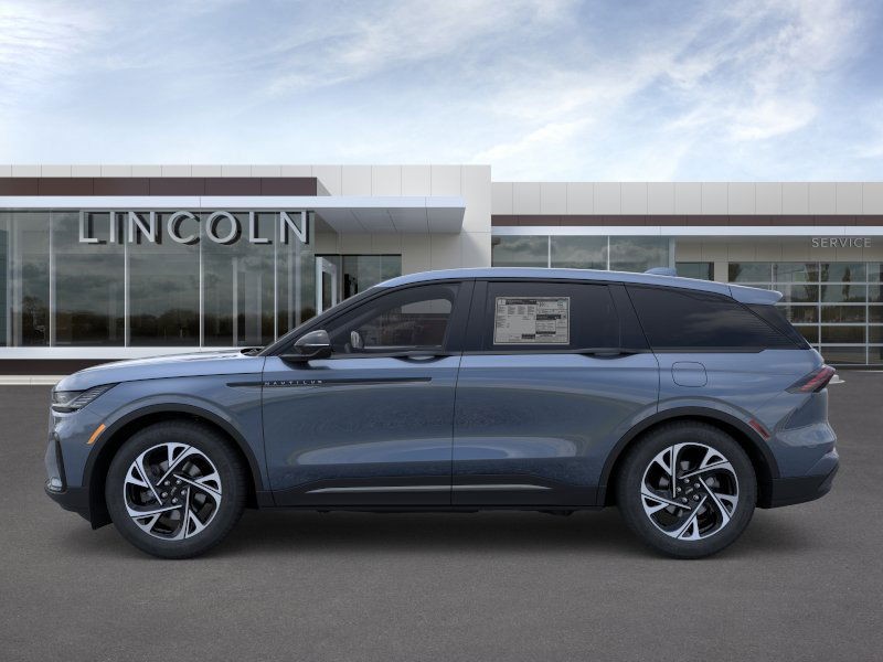 Lincoln Nautilus Vehicle Full-screen Gallery Image 03