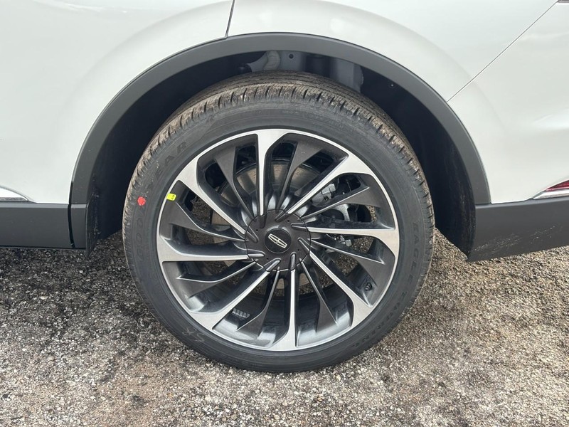 Lincoln Aviator Vehicle Full-screen Gallery Image 10