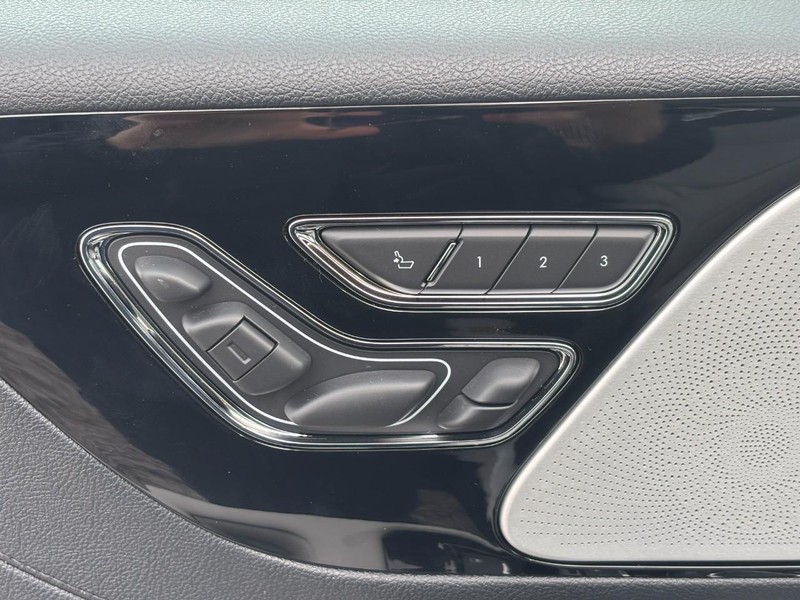 Lincoln Aviator Vehicle Full-screen Gallery Image 17