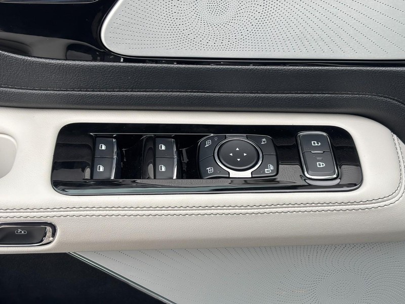 Lincoln Aviator Vehicle Full-screen Gallery Image 18