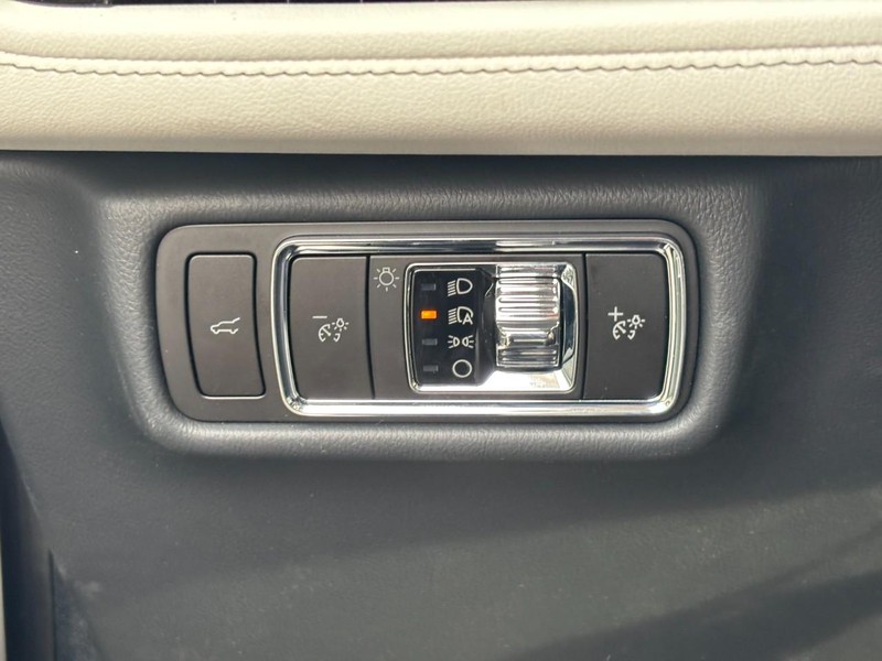 Lincoln Aviator Vehicle Full-screen Gallery Image 19