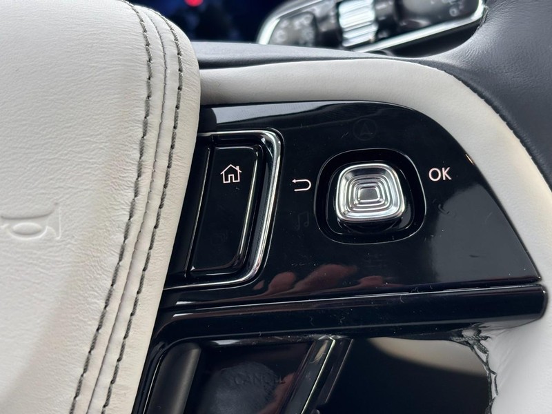 Lincoln Aviator Vehicle Full-screen Gallery Image 22