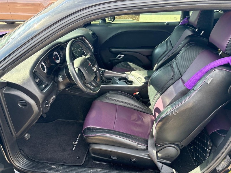 Dodge Challenger Vehicle Full-screen Gallery Image 05