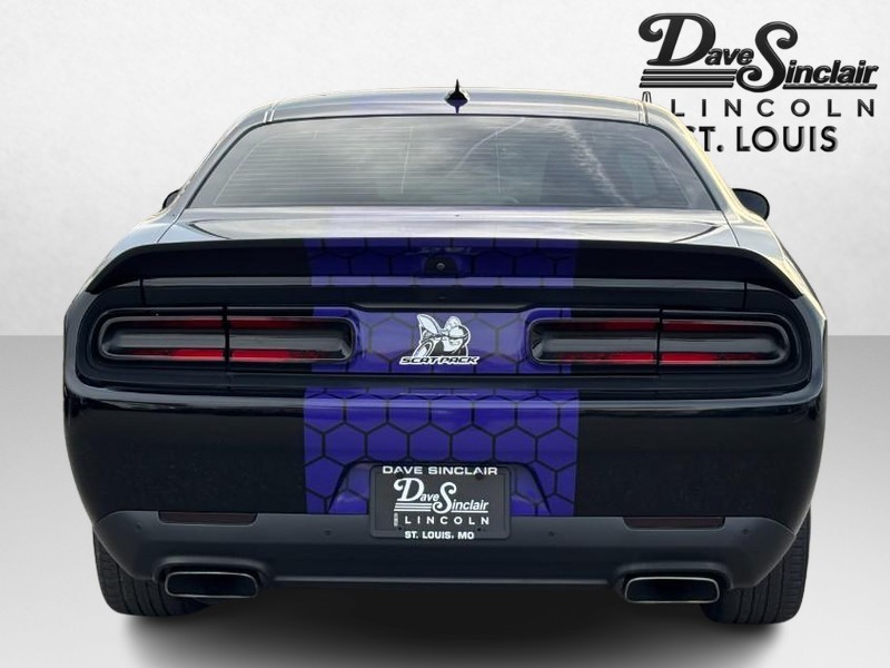 Dodge Challenger Vehicle Full-screen Gallery Image 06