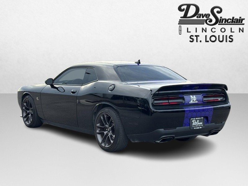 Dodge Challenger Vehicle Full-screen Gallery Image 07