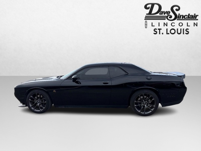 Dodge Challenger Vehicle Full-screen Gallery Image 09