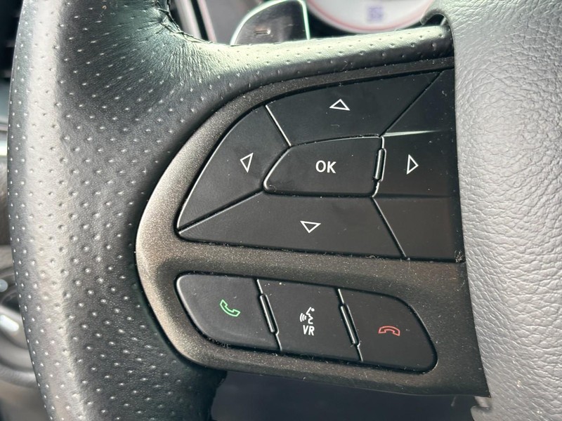 Dodge Challenger Vehicle Full-screen Gallery Image 17