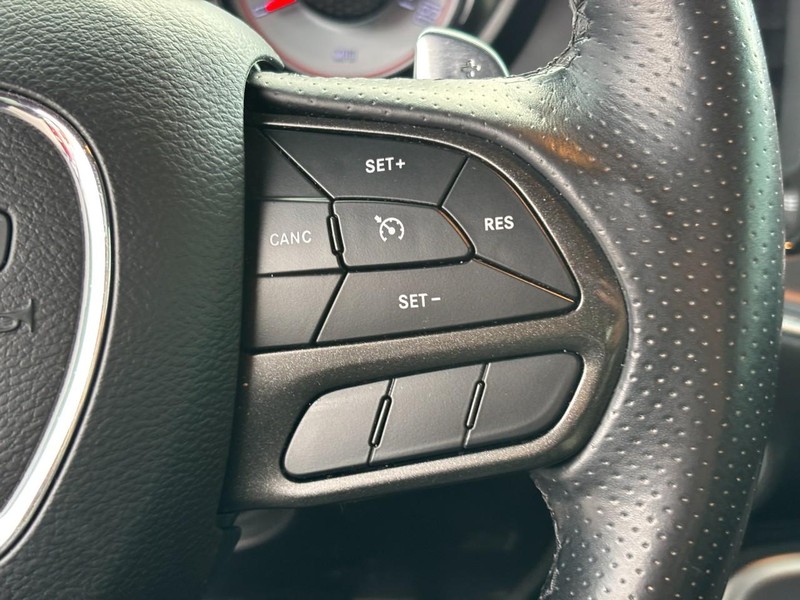 Dodge Challenger Vehicle Full-screen Gallery Image 19