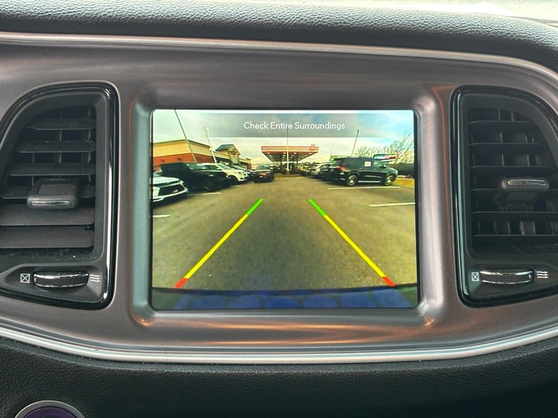 Dodge Challenger Vehicle Full-screen Gallery Image 22