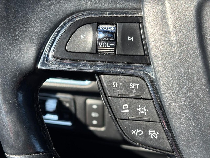 Lincoln Navigator Vehicle Full-screen Gallery Image 19