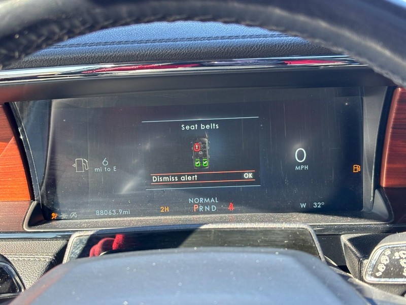 Lincoln Navigator Vehicle Full-screen Gallery Image 21