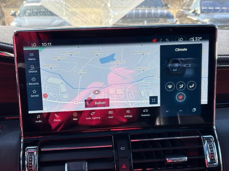 Lincoln Navigator Vehicle Full-screen Gallery Image 23