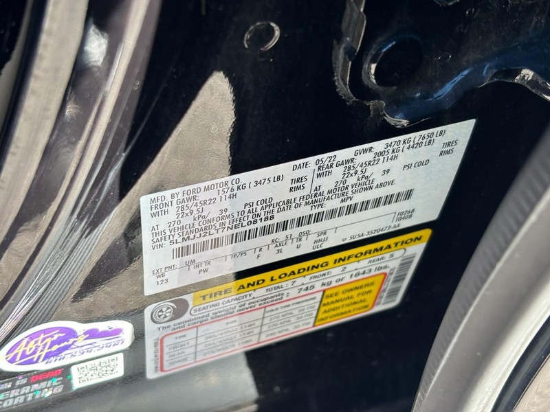 Lincoln Navigator Vehicle Full-screen Gallery Image 26