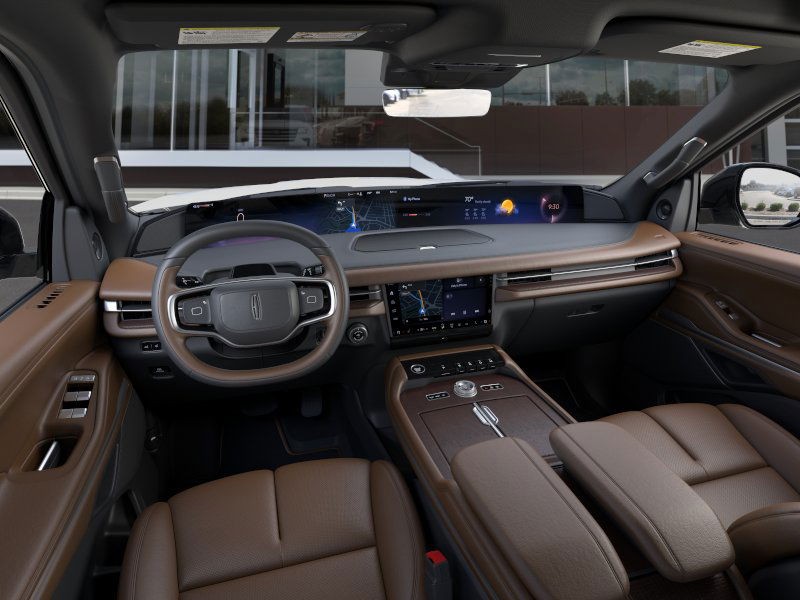 Lincoln Navigator Vehicle Full-screen Gallery Image 10