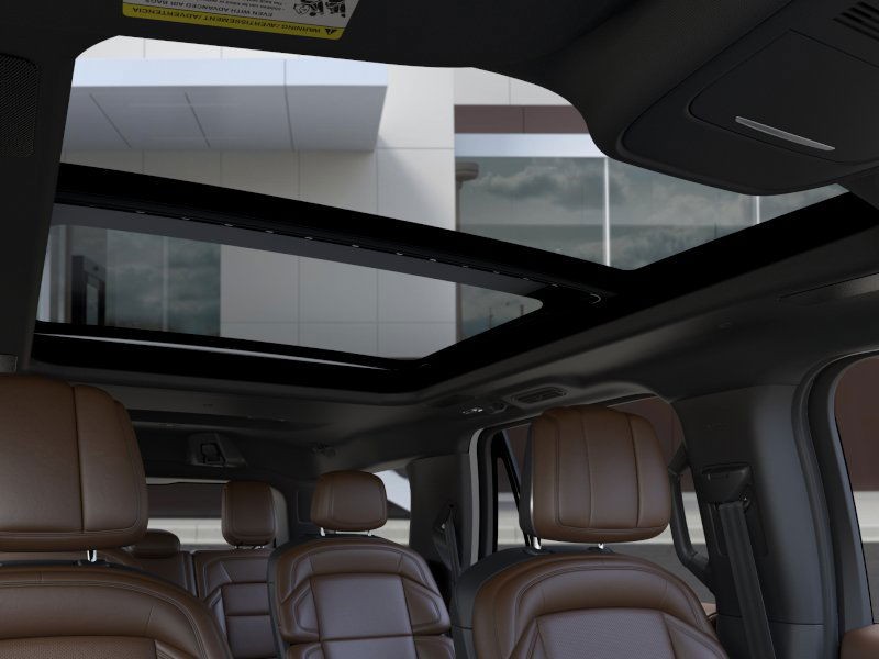 Lincoln Navigator Vehicle Full-screen Gallery Image 23