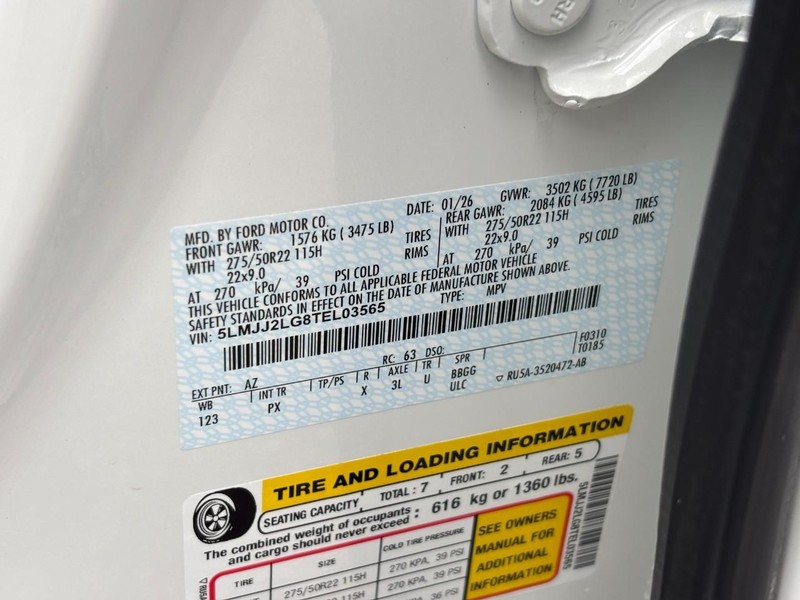 Lincoln Navigator Vehicle Full-screen Gallery Image 26