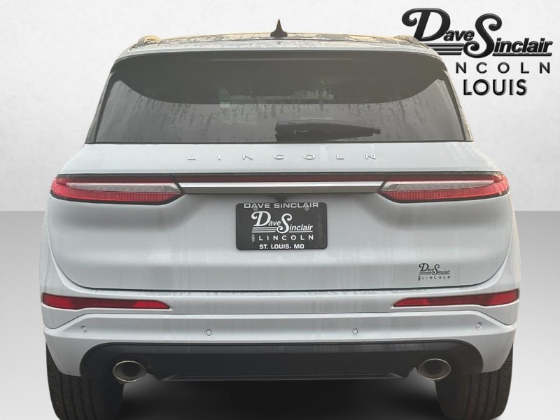 Lincoln Corsair Vehicle Full-screen Gallery Image 04