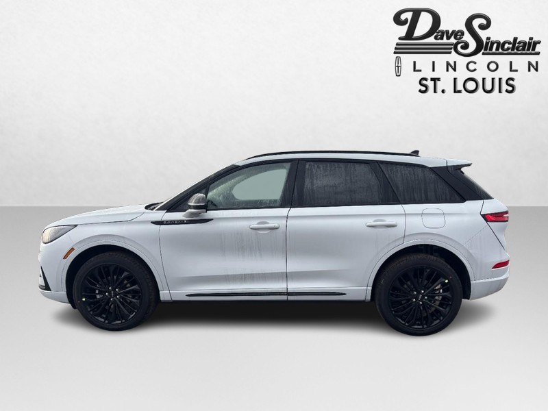 Lincoln Corsair Vehicle Full-screen Gallery Image 06