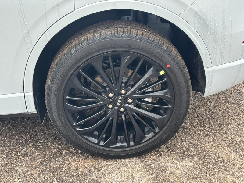 Lincoln Corsair Vehicle Full-screen Gallery Image 10