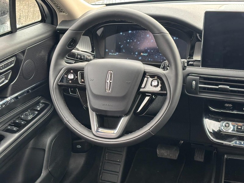 Lincoln Corsair Vehicle Full-screen Gallery Image 13