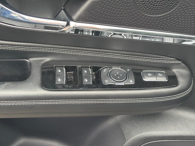 Lincoln Corsair Vehicle Full-screen Gallery Image 17