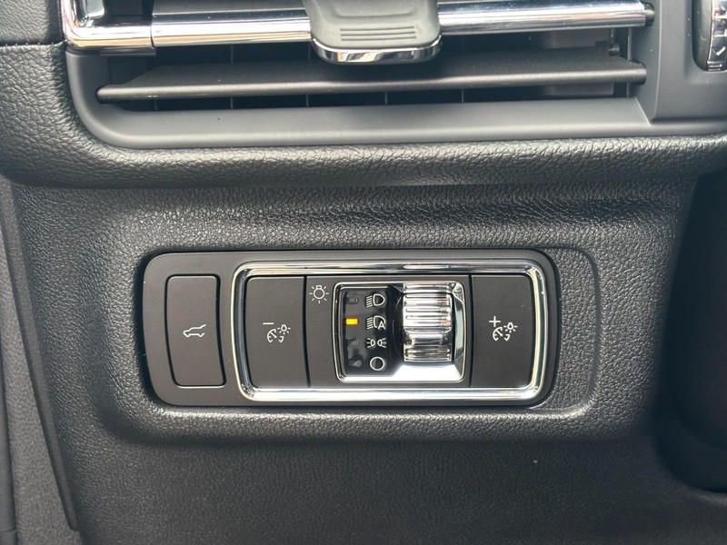 Lincoln Corsair Vehicle Full-screen Gallery Image 18