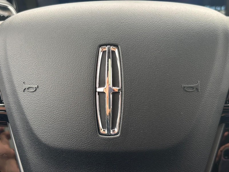 Lincoln Corsair Vehicle Full-screen Gallery Image 20