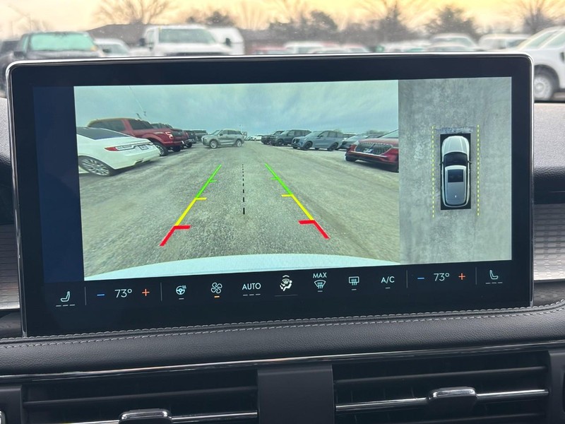 Lincoln Corsair Vehicle Full-screen Gallery Image 24