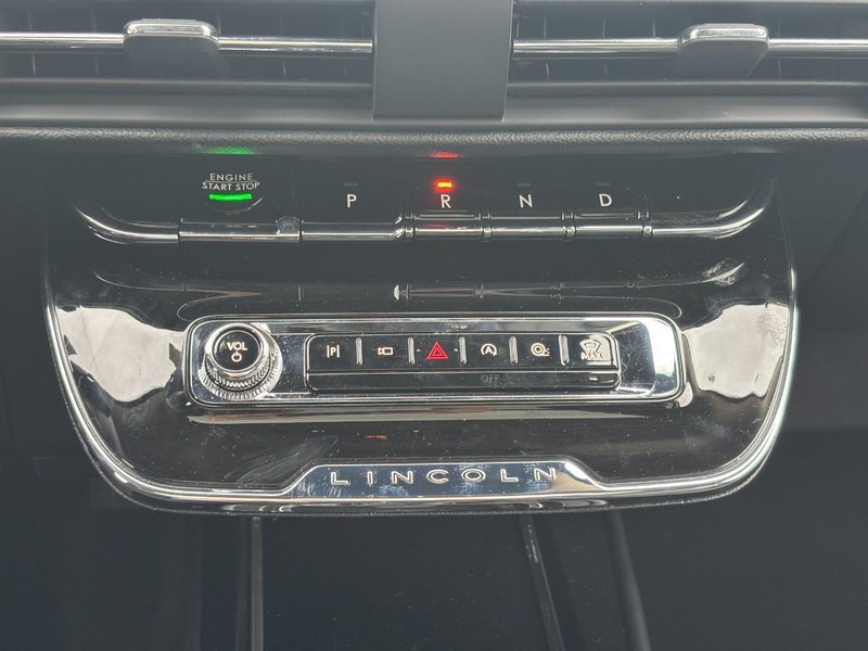 Lincoln Corsair Vehicle Full-screen Gallery Image 25