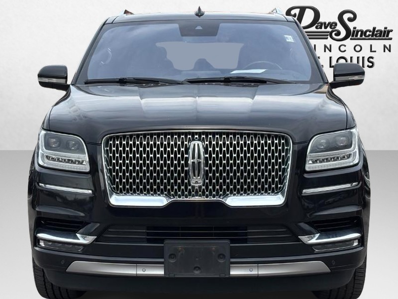 Lincoln Navigator Vehicle Full-screen Gallery Image 09