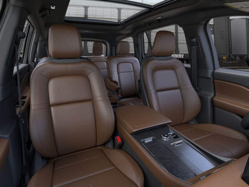 Lincoln Aviator Vehicle Full-screen Gallery Image 11