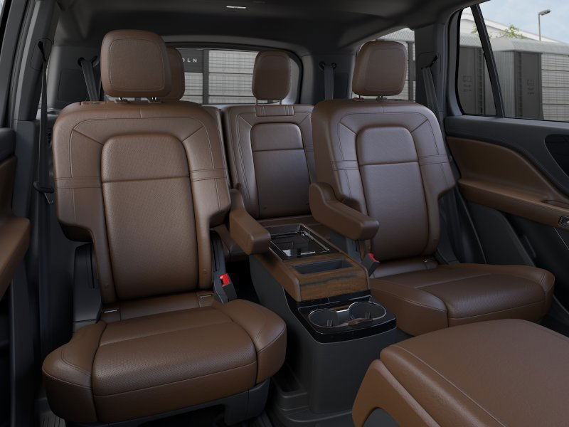 Lincoln Aviator Vehicle Full-screen Gallery Image 12