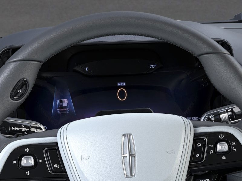 Lincoln Aviator Vehicle Full-screen Gallery Image 14