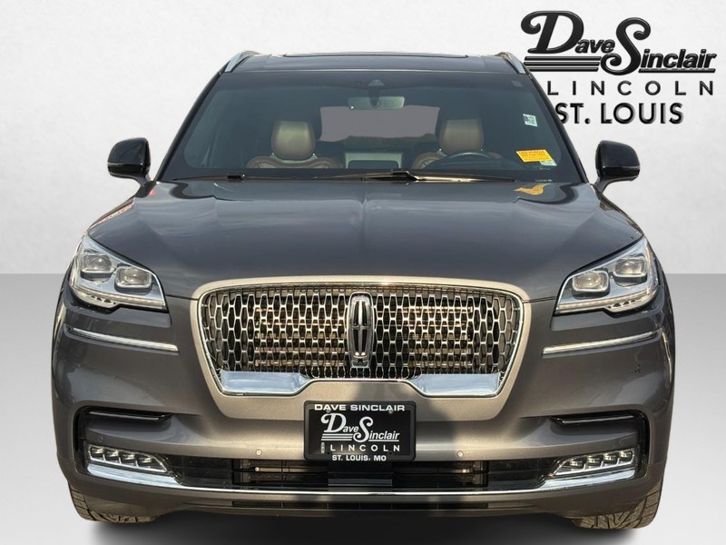 Lincoln Aviator Vehicle Full-screen Gallery Image 02