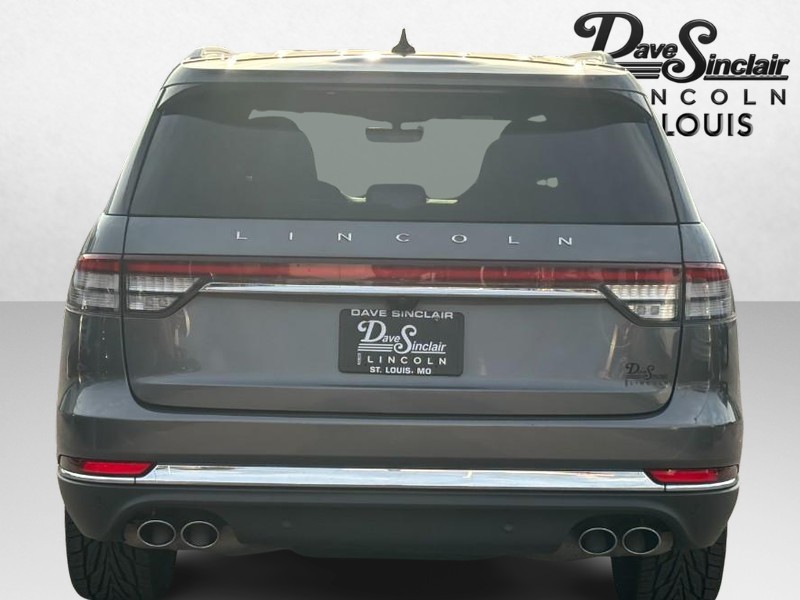 Lincoln Aviator Vehicle Full-screen Gallery Image 06